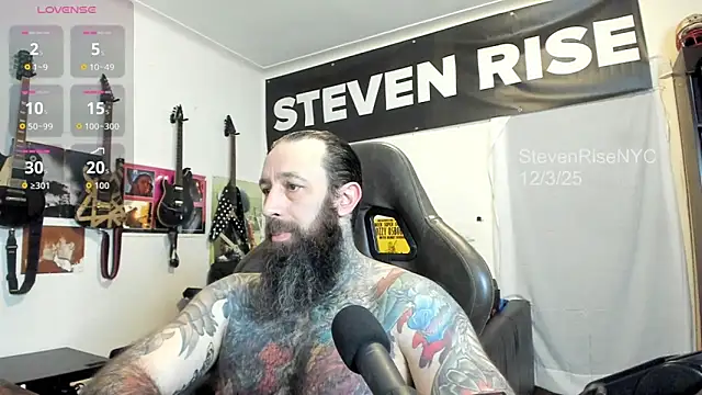 Snapshot of StevenRiseNYC chatting on December 4, 2025, 1:26 am StevenRiseNYC online show from December 4, 2025, 1:26 am