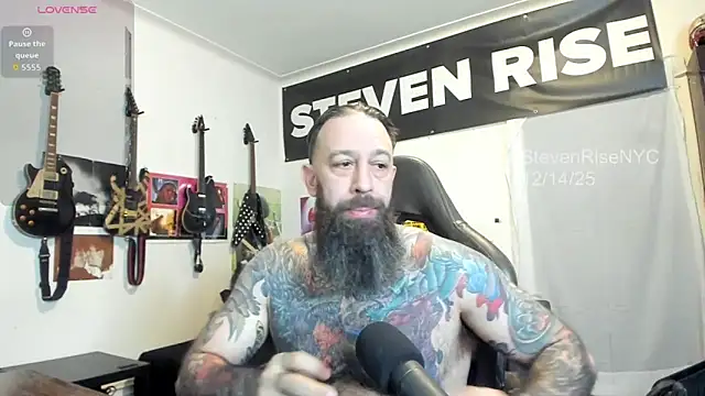 Snapshot of StevenRiseNYC chatting on December 14, 2025, 4:12 pm StevenRiseNYC online show from December 14, 2025, 4:12 pm