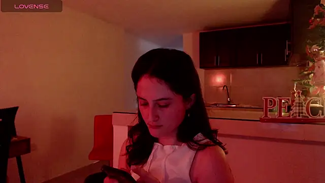 Snapshot of AlissonnFoxx chatting on December 27, 2024, 10:37 pm AlissonnFoxx online show from December 27, 2024, 10:37 pm