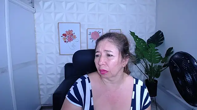 Valentinaa mature online show from October 29, 2025, 10:00 pm