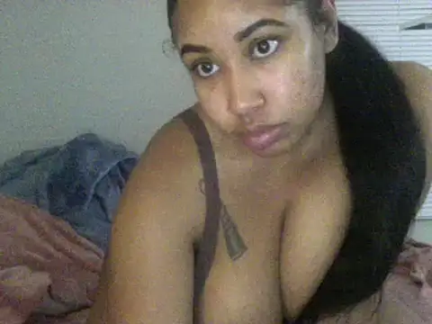 Snapshot of creamdreammmm chatting on January 4, 2025, 4:33 am creamdreammmm online show from January 4, 2025, 4:33 am