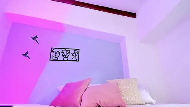 Laura Torres18 online show from February 13, 2025, 8:45 pm