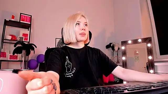 ReiYosimoto online show from January 18, 2025, 2:33 pm