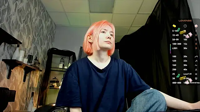 ReiYosimoto online show from October 3, 2025, 11:40 am