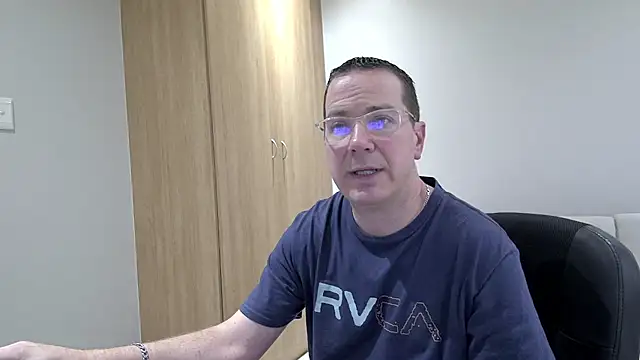 Snapshot of BrettJ81 chatting on September 28, 2025, 1:16 pm BrettJ81 online show from September 28, 2025, 1:16 pm