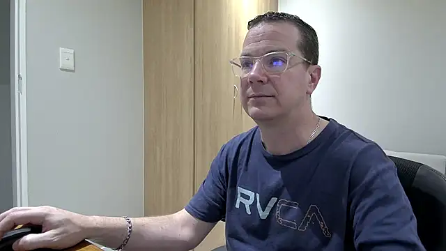 Snapshot of BrettJ81 chatting on October 8, 2025, 4:04 pm BrettJ81 online show from October 8, 2025, 4:04 pm