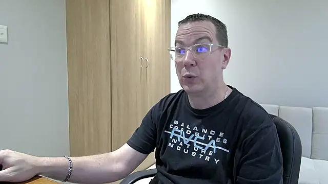 Snapshot of BrettJ81 chatting on October 16, 2025, 3:46 pm BrettJ81 online show from October 16, 2025, 3:46 pm