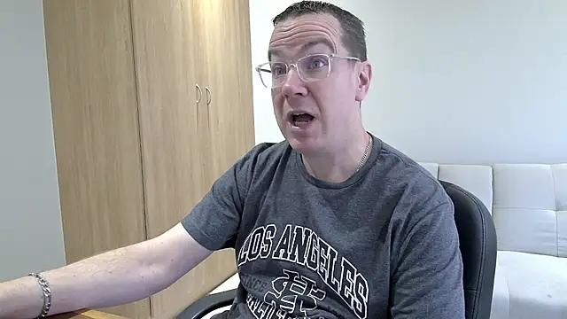 Snapshot of BrettJ81 chatting on October 23, 2025, 10:58 am BrettJ81 online show from October 23, 2025, 10:58 am