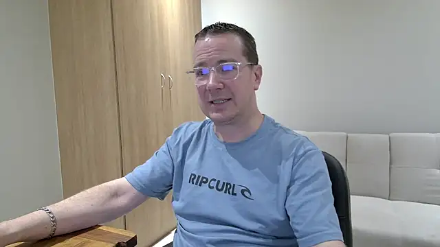 Snapshot of BrettJ81 chatting on October 27, 2025, 5:28 pm BrettJ81 online show from October 27, 2025, 5:28 pm