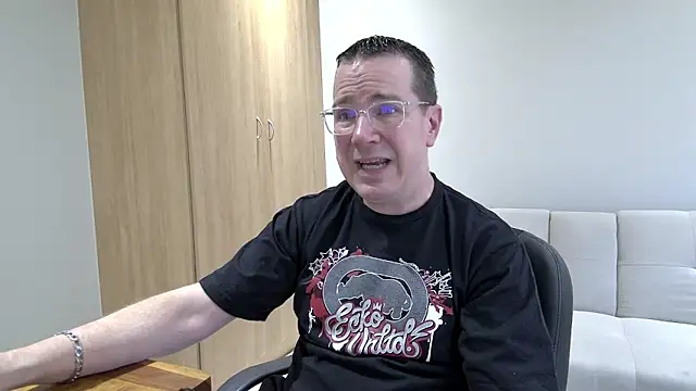 Snapshot of BrettJ81 chatting on October 28, 2025, 3:14 pm BrettJ81 online show from October 28, 2025, 3:14 pm