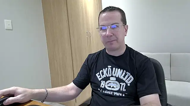 Snapshot of BrettJ81 chatting on October 30, 2025, 2:51 pm BrettJ81 online show from October 30, 2025, 2:51 pm