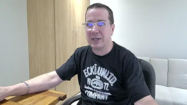 Snapshot of BrettJ81 chatting on October 31, 2025, 2:51 pm BrettJ81 online show from October 31, 2025, 2:51 pm