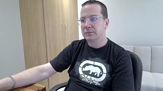 Snapshot of BrettJ81 chatting on November 1, 2025, 9:44 am BrettJ81 online show from November 1, 2025, 9:44 am