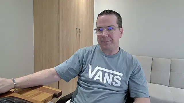 Snapshot of BrettJ81 chatting on November 2, 2025, 1:46 pm BrettJ81 online show from November 2, 2025, 1:46 pm