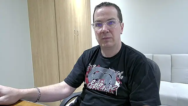 Snapshot of BrettJ81 chatting on November 6, 2025, 2:51 pm BrettJ81 online show from November 6, 2025, 2:51 pm