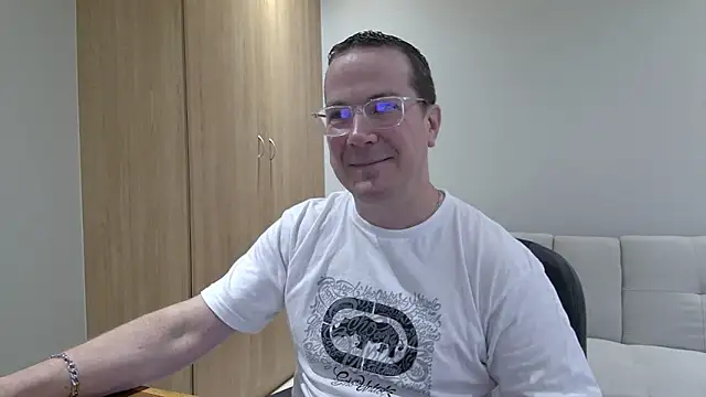 Snapshot of BrettJ81 chatting on November 10, 2025, 2:16 pm BrettJ81 online show from November 10, 2025, 2:16 pm