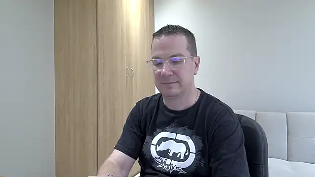 Snapshot of BrettJ81 chatting on November 12, 2025, 3:23 pm BrettJ81 online show from November 12, 2025, 3:23 pm