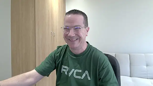 Snapshot of BrettJ81 chatting on November 14, 2025, 2:16 pm BrettJ81 online show from November 14, 2025, 2:16 pm