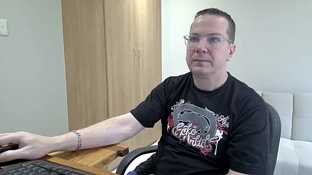 Snapshot of BrettJ81 chatting on November 15, 2025, 9:28 am BrettJ81 online show from November 15, 2025, 9:28 am