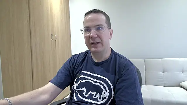 Snapshot of BrettJ81 chatting on November 18, 2025, 2:32 pm BrettJ81 online show from November 18, 2025, 2:32 pm