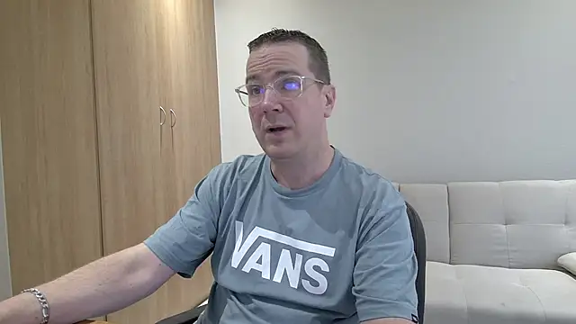 Snapshot of BrettJ81 chatting on November 19, 2025, 2:17 pm BrettJ81 online show from November 19, 2025, 2:17 pm