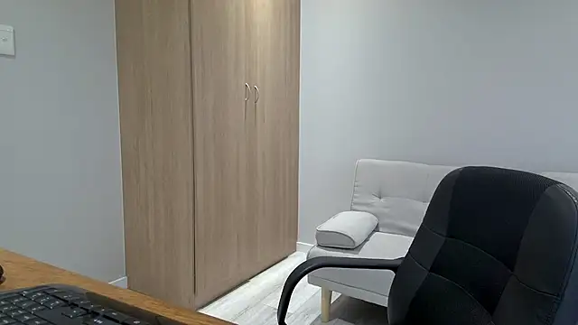 Snapshot of BrettJ81 chatting on November 23, 2025, 1:11 pm BrettJ81 online show from November 23, 2025, 1:11 pm