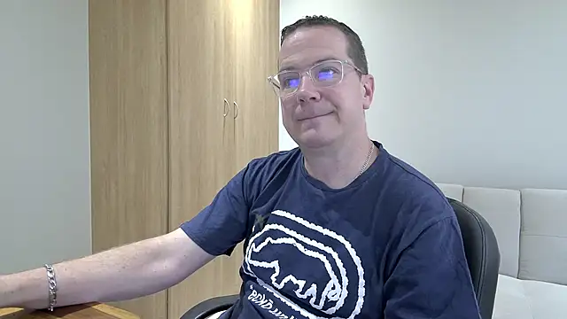 Snapshot of BrettJ81 chatting on November 25, 2025, 3:01 pm BrettJ81 online show from November 25, 2025, 3:01 pm