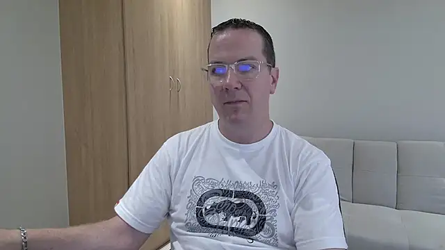 Snapshot of BrettJ81 chatting on November 30, 2025, 2:32 pm BrettJ81 online show from November 30, 2025, 2:32 pm