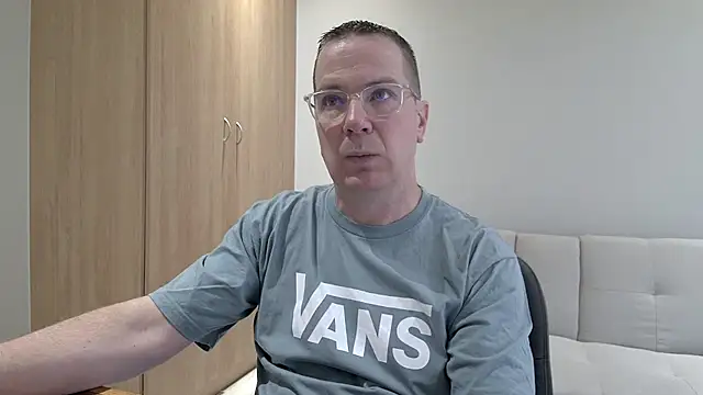 Snapshot of BrettJ81 chatting on December 4, 2025, 2:37 pm BrettJ81 online show from December 4, 2025, 2:37 pm