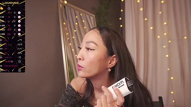 1reisatumi  online show from November 4, 2025, 7:02 pm