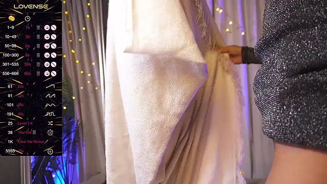 1reisatumi  online show from November 6, 2025, 1:34 pm