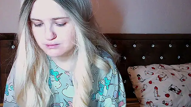 Snapshot of Sara4uu chatting on November 9, 2025, 12:31 am Sara4uu online show from November 9, 2025, 12:31 am