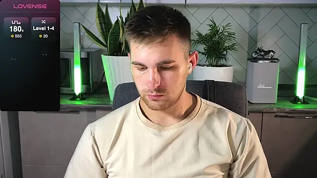 Snapshot of Sweeet__boy chatting on January 31, 2025, 6:24 am Sweeet boy online show from January 31, 2025, 6:24 am