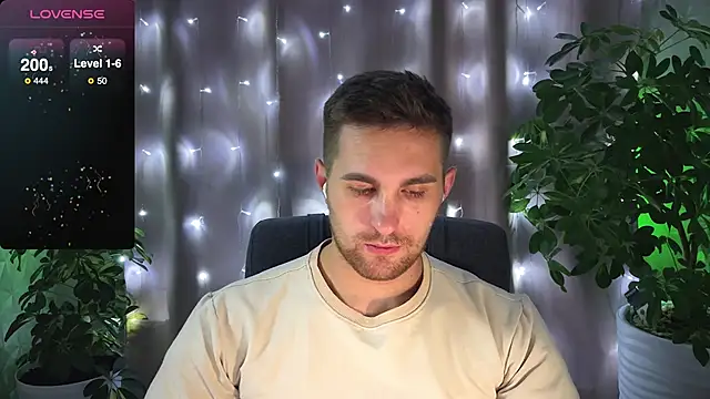 Snapshot of Sweeet__boy chatting on February 3, 2025, 7:10 pm Sweeet boy online show from February 3, 2025, 7:10 pm