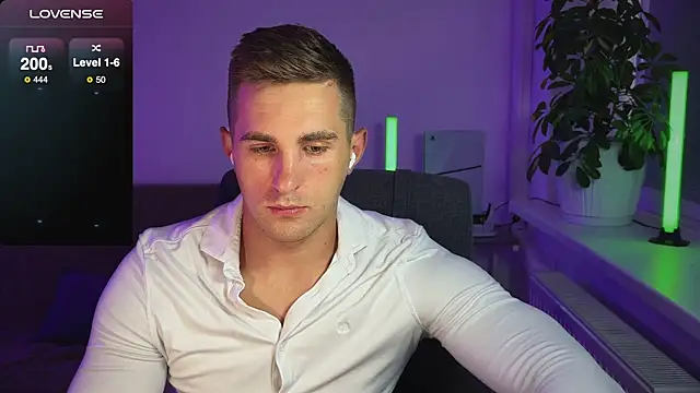 Snapshot of Sweeet__boy chatting on September 12, 2025, 1:33 pm Sweeet boy online show from September 12, 2025, 1:33 pm