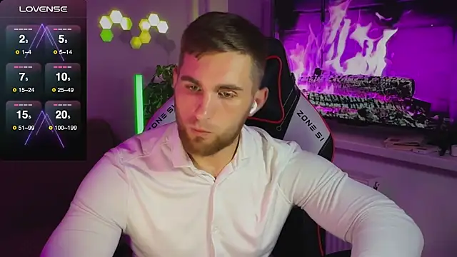 Snapshot of Sweeet__boy chatting on October 31, 2025, 10:00 pm Sweeet boy online show from October 31, 2025, 10:00 pm