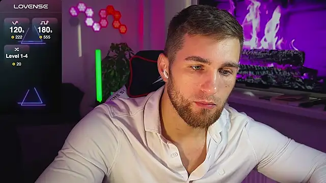 Snapshot of Sweeet__boy chatting on November 4, 2025, 11:20 am Sweeet boy online show from November 4, 2025, 11:20 am