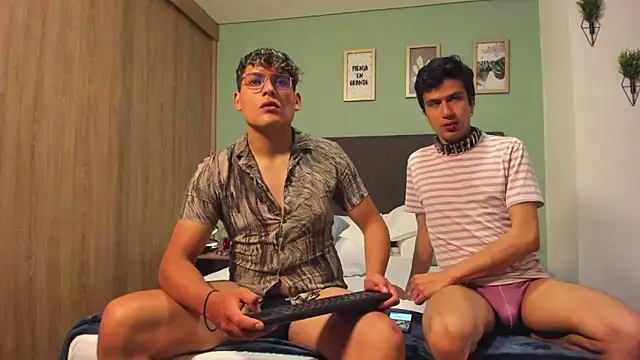 Snapshot of dom2travelersss chatting on January 9, 2025, 1:24 pm dom2travelersss online show from January 9, 2025, 1:24 pm