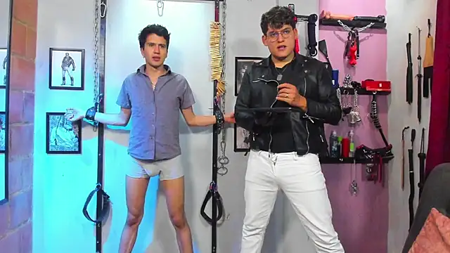 Snapshot of dom2travelersss chatting on March 9, 2025, 11:03 pm dom2travelersss online show from March 9, 2025, 11:03 pm