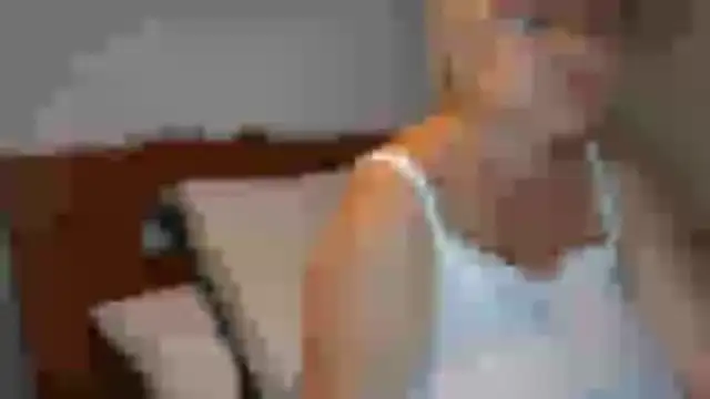 LindaL online show from October 14, 2025, 2:51 pm