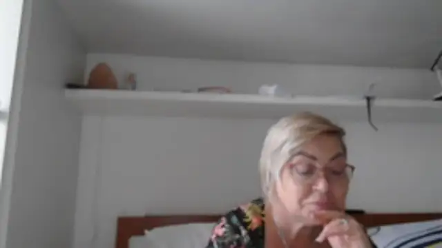 LindaL online show from November 5, 2025, 12:16 pm