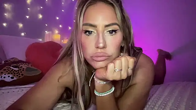 Snapshot of Fitnessbabe69 chatting on January 5, 2025, 9:59 am Fitnessbabe69 online show from January 5, 2025, 9:59 am