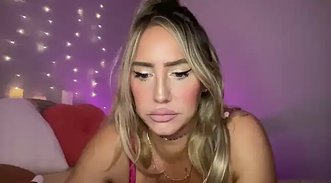Snapshot of Fitnessbabe69 chatting on February 10, 2025, 11:57 am Fitnessbabe69 online show from February 10, 2025, 11:57 am