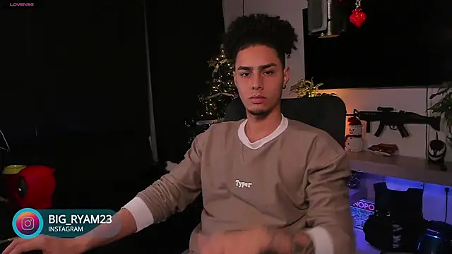 Snapshot of bigryann23 chatting on December 13, 2024, 1:59 am bigryann23 online show from December 13, 2024, 1:59 am