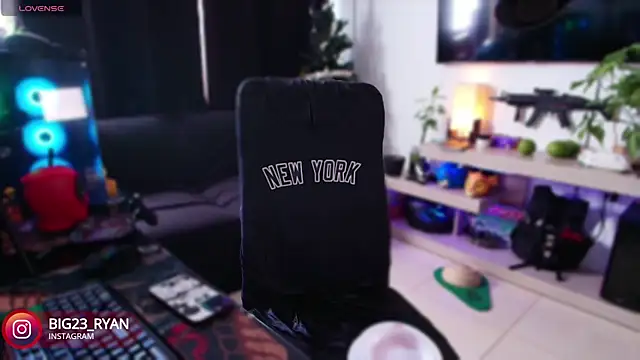 Snapshot of bigryann23 chatting on January 12, 2025, 6:59 pm bigryann23 online show from January 12, 2025, 6:59 pm