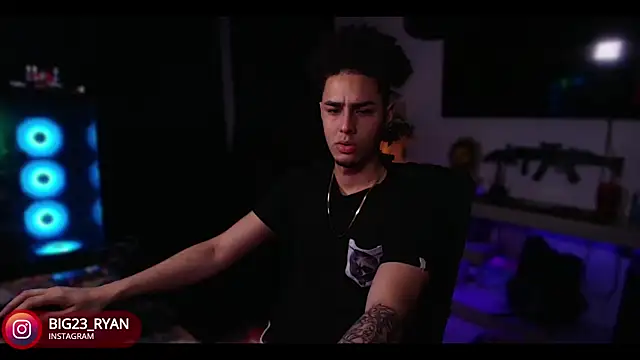 Snapshot of bigryann23 chatting on January 17, 2025, 1:36 am bigryann23 online show from January 17, 2025, 1:36 am