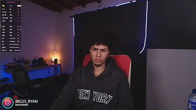 Snapshot of bigryann23 chatting on October 11, 2025, 12:21 am bigryann23 online show from October 11, 2025, 12:21 am